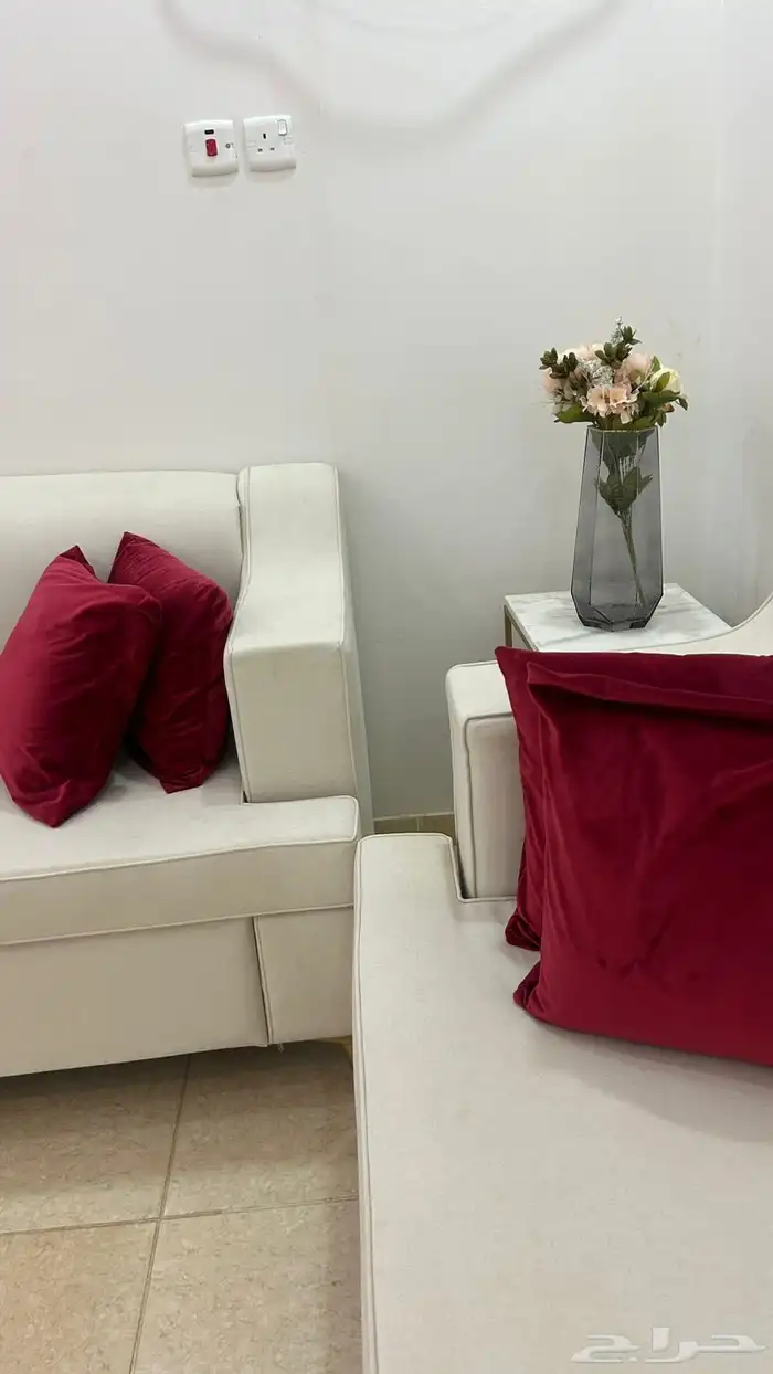 كنب نضيف جدا و استخدام قليل 4