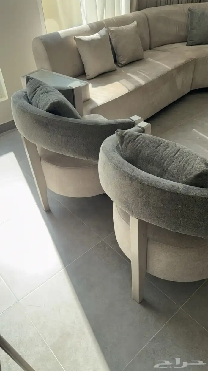 كنب حرف L مع كرسيين شبه جديد 1