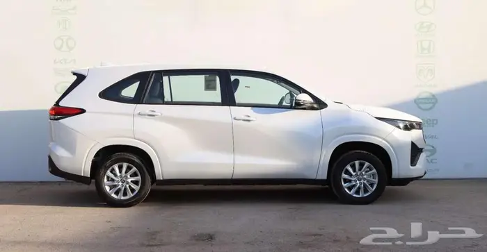 تويوتا انوفا بنزينGLموديل 2024 20
