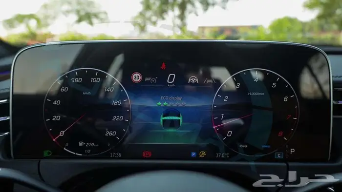 مرسيدس بنز E300 2025 خليجي اصفار مع ضمان الوكيل 13