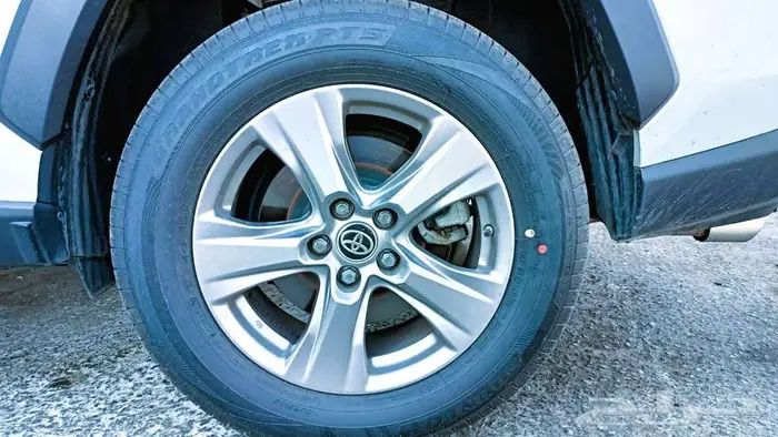 Toyota RAV4 2023   LE 4x2 (FWD) 7