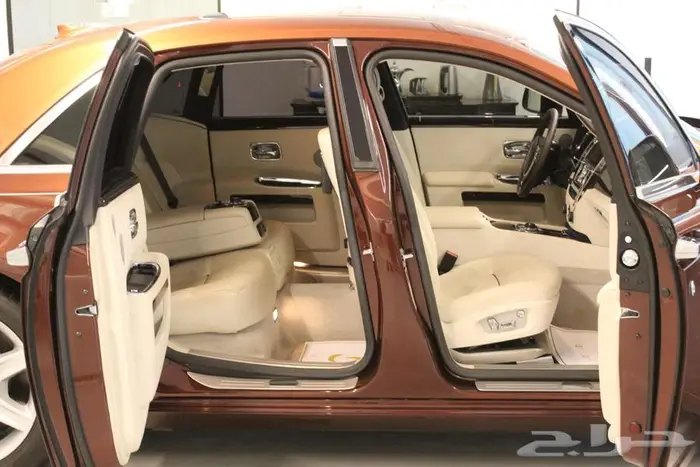 رولز رويس قوست 2013 مخزن 8