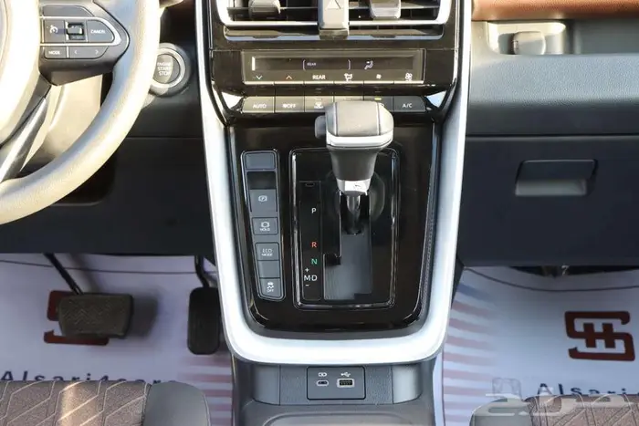 تويوتا انوفا بنزينGLموديل 2024 8