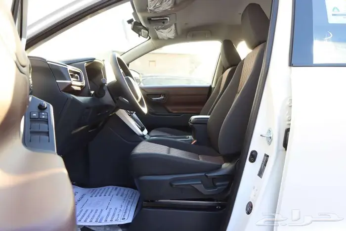 تويوتا انوفا بنزينGLموديل 2024 18