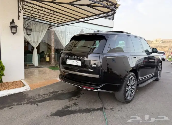رنج روفر HSE 2023 الناغي اسود شبه جديد 6