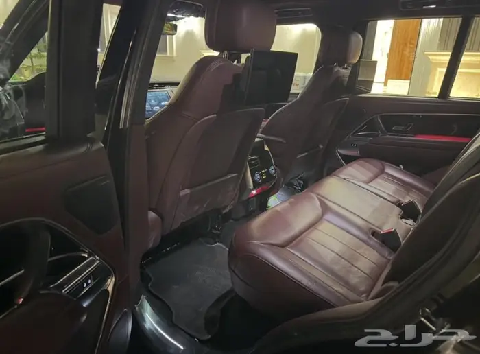 رنج روفر HSE 2023 الناغي اسود شبه جديد 12