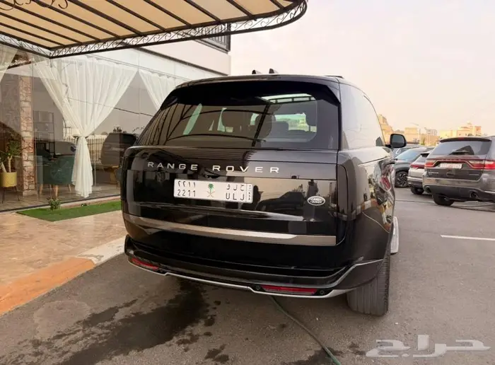 رنج روفر HSE 2023 الناغي اسود شبه جديد 5