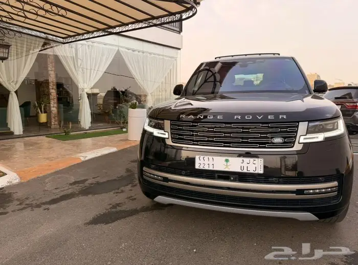 رنج روفر HSE 2023 الناغي اسود شبه جديد 3