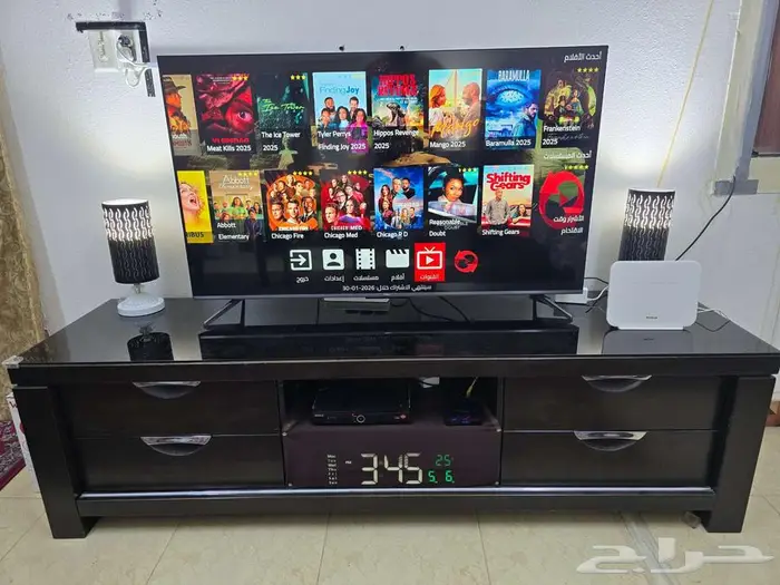 طاولة تلفاز مع عازل زجاجي  تلفاز 55بوصه 2ابوجوره 6