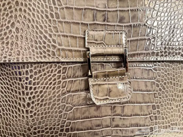 شنطة فرزاتشي قطعه لن تتكرر اصلي جلد تمساح 24