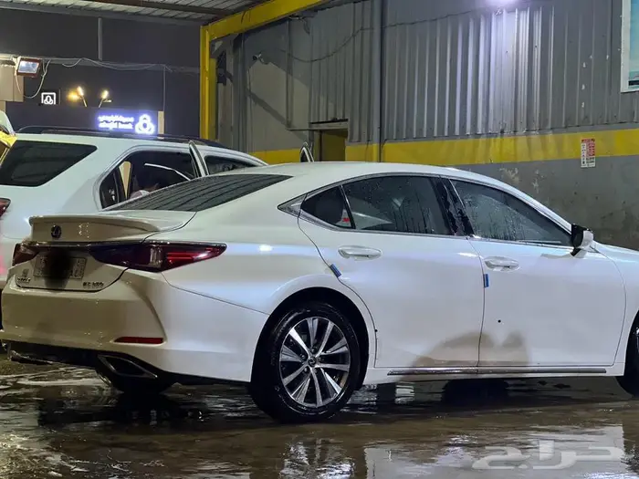 لكزس ES350 2019 نظيفه وكاله وبيع عجل 1