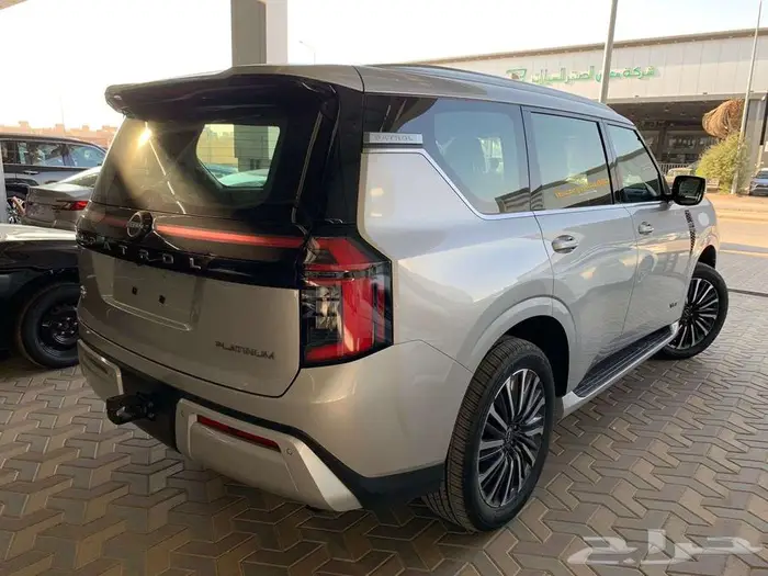 نيسان باترول بلاتنيوم موديل 2025 - فضي 5