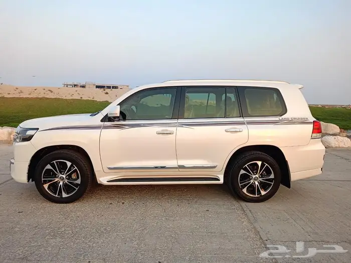 للبيع تويوتا لاندكروزر GXR 8V فل كاملGrand Touring  2021 19
