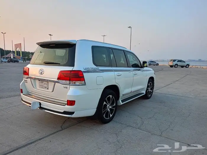 للبيع تويوتا لاندكروزر GXR 8V فل كاملGrand Touring  2021 3
