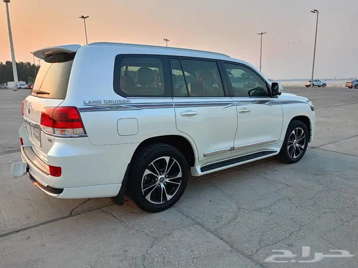 للبيع تويوتا لاندكروزر GXR 8V فل كاملGrand Touring  2021 25