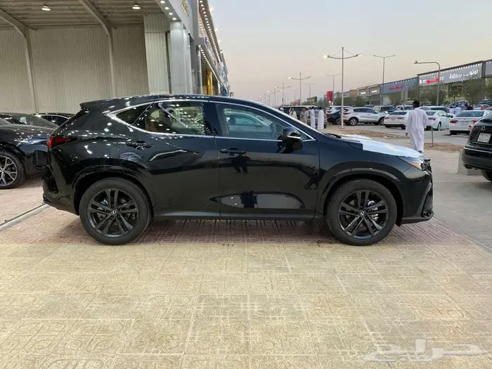 لكزس NX350 AA بنزين 2026 (اسود) 4
