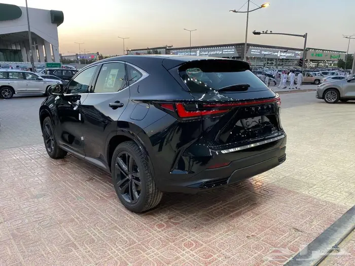 لكزس NX350 AA بنزين 2026 (اسود) 5