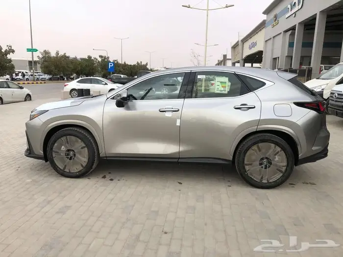 لكزس NX 350 AA 2025 تيتانيوم داخلي احمر 4