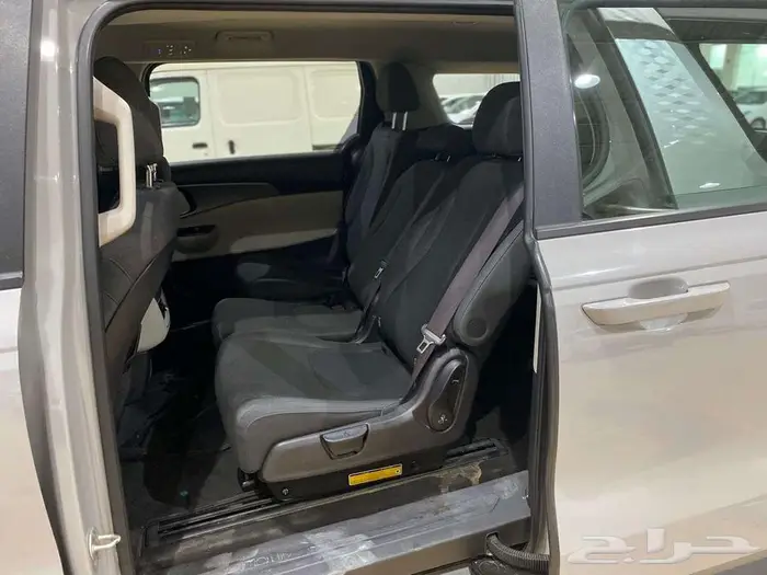 كيا كرنفال 2023 عدد محدود ( كاش واقساط) 13