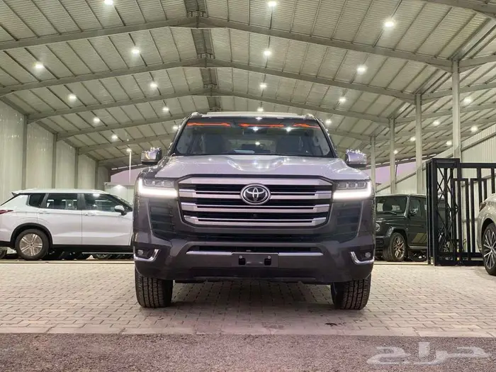 تويوتا لاندكروزر VXR ديزل 2023 - بطاقه جمركيه 0