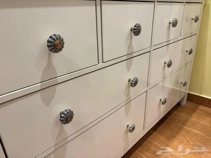 للبيع خزانة من ايكيا ب 8 أدراج 0