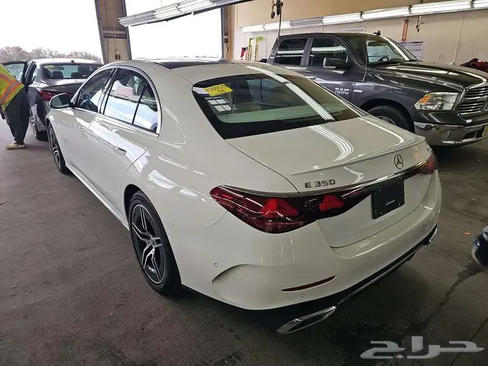 2025 Mercedes-Benz E 350 4MATIC Sedan 3