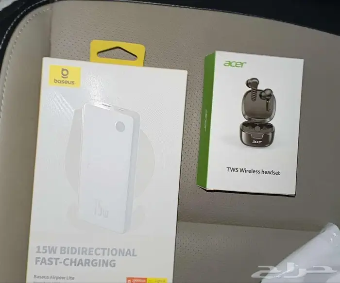 شاحن متنقل وسماعه 0