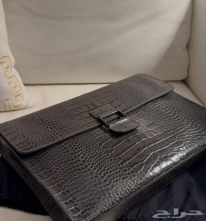 شنطة فرزاتشي قطعه لن تتكرر اصلي جلد تمساح 2