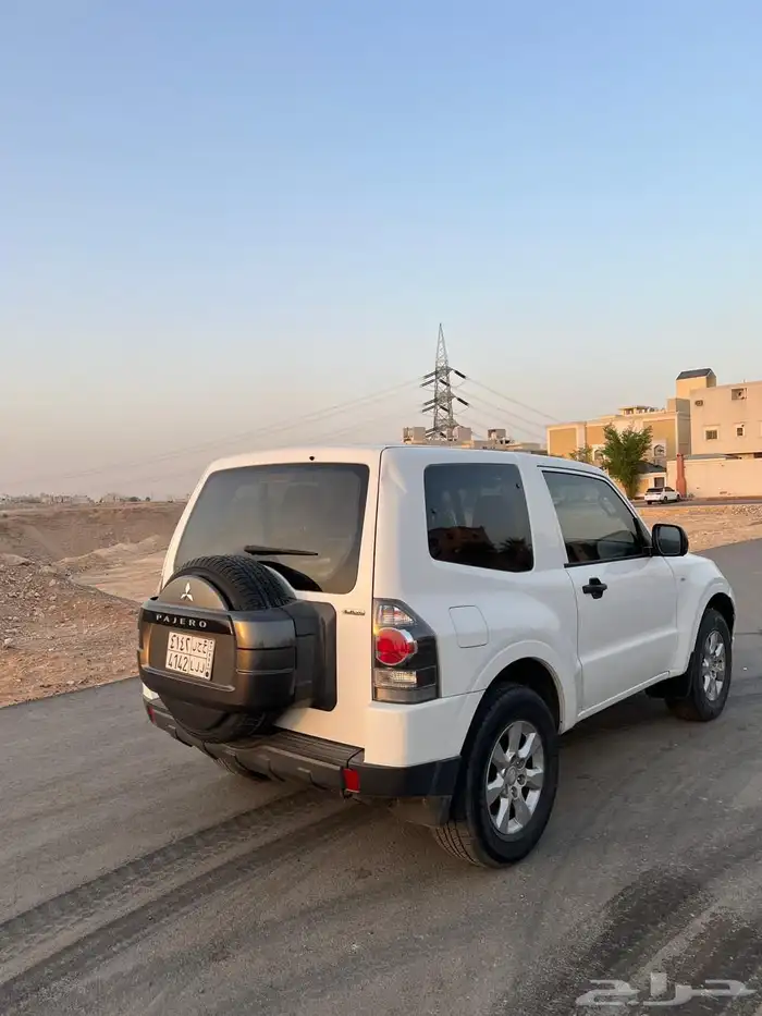 جيب باجيرو ربع 2014 ابيض 10