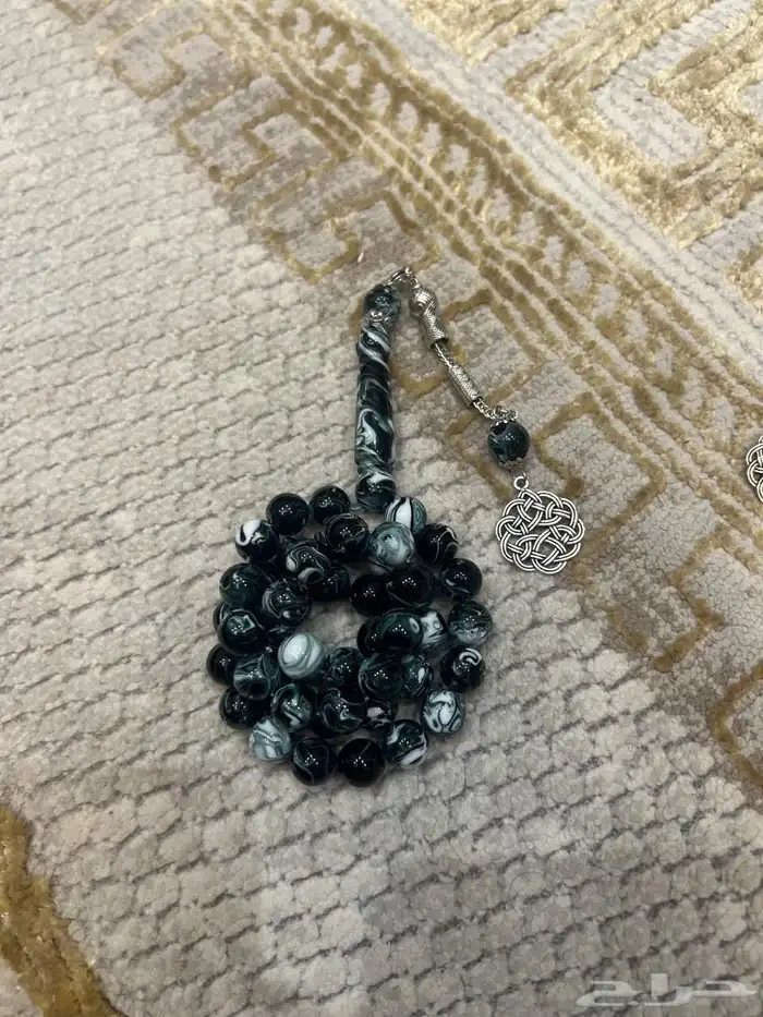 سبحه اسود مخلوط مع الأبيض جديده 2