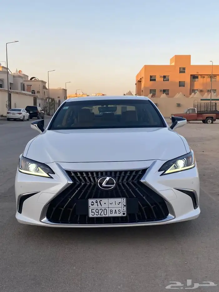 لكزسES300 h 2023 1