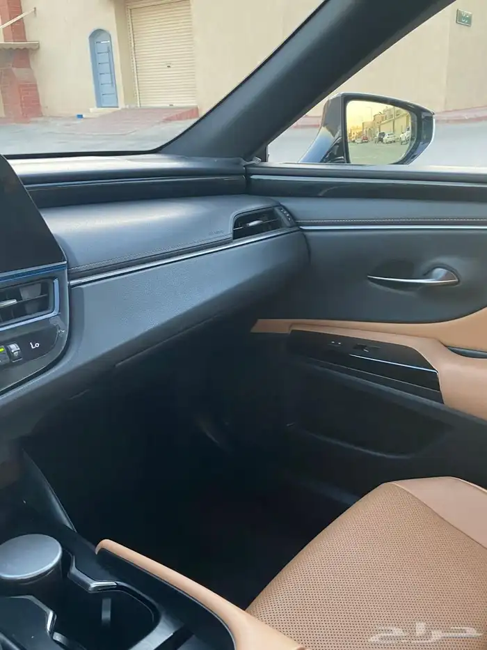 لكزسES300 h 2023 6