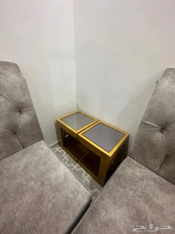 كنب مجلس وطاوله وستاير ومكيف 2