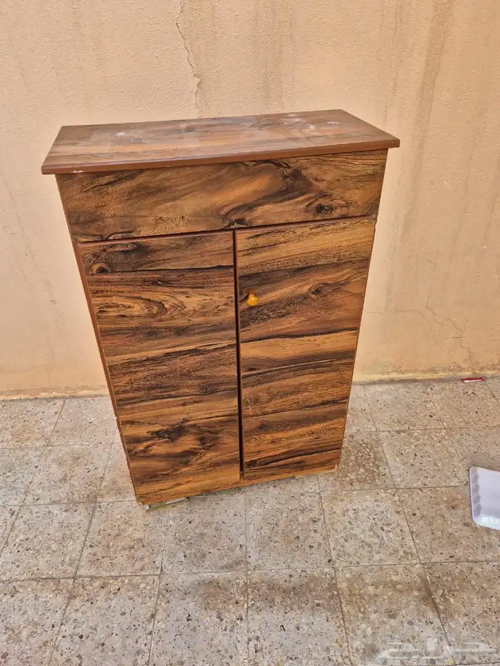 سرير خشب ودلاب صغير 0