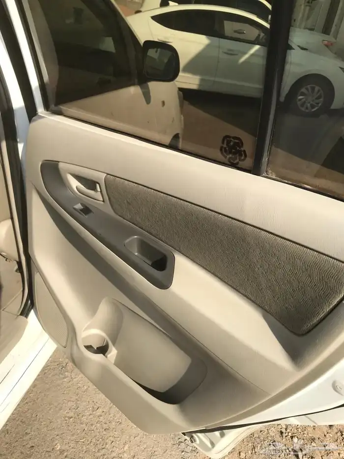 للبيع انوفا موديل 2012 3