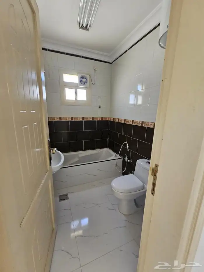 شقه دور ثاني حي المهرجان السعر 300 الف 4