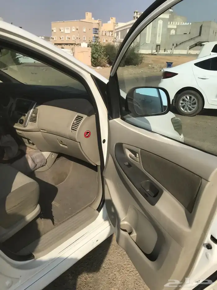 للبيع انوفا موديل 2012 4