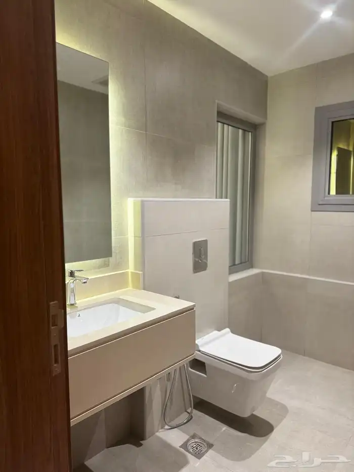شقة للإيجار في برج جود جلامور 9
