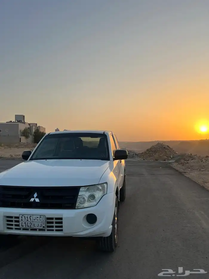 جيب باجيرو ربع 2014 ابيض 2