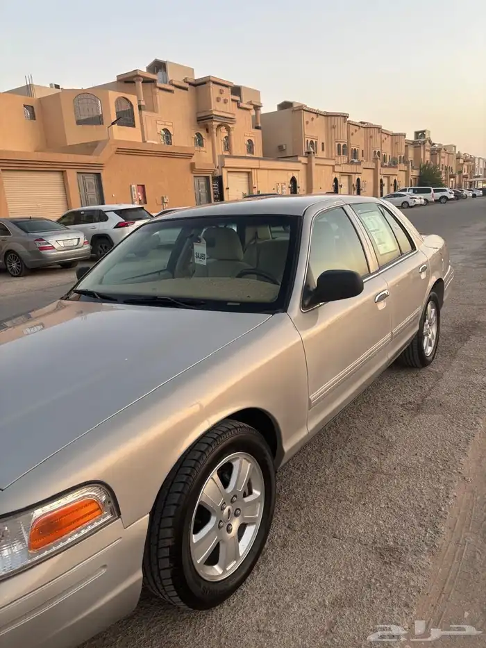 كراون فكتوريا 2011 للبيع سعودي 13