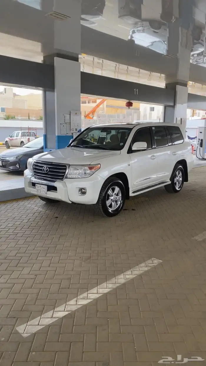 لاندكروزر 2011 1