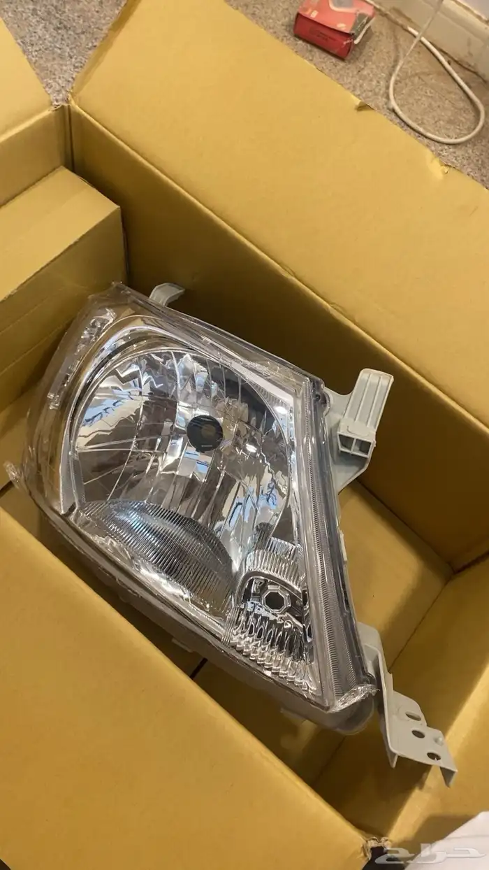 اعرض لكم قطع غيار (انوار امامي هايلوكس)الموديل (2009-2010) 1