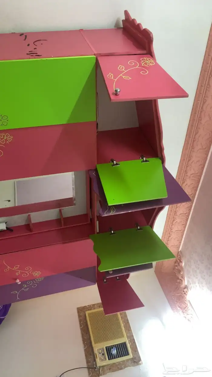 دولاب مع كومدينا وكرسي 4