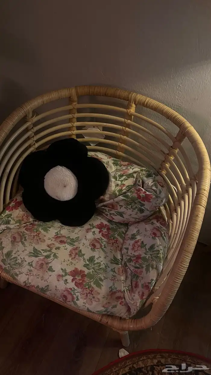 كرسي من ايكيا 1