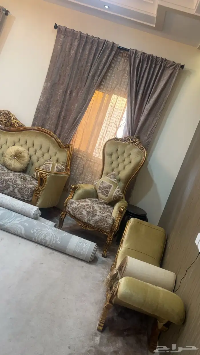 كنب شبه الجديد مع الستاير والفرشه 3