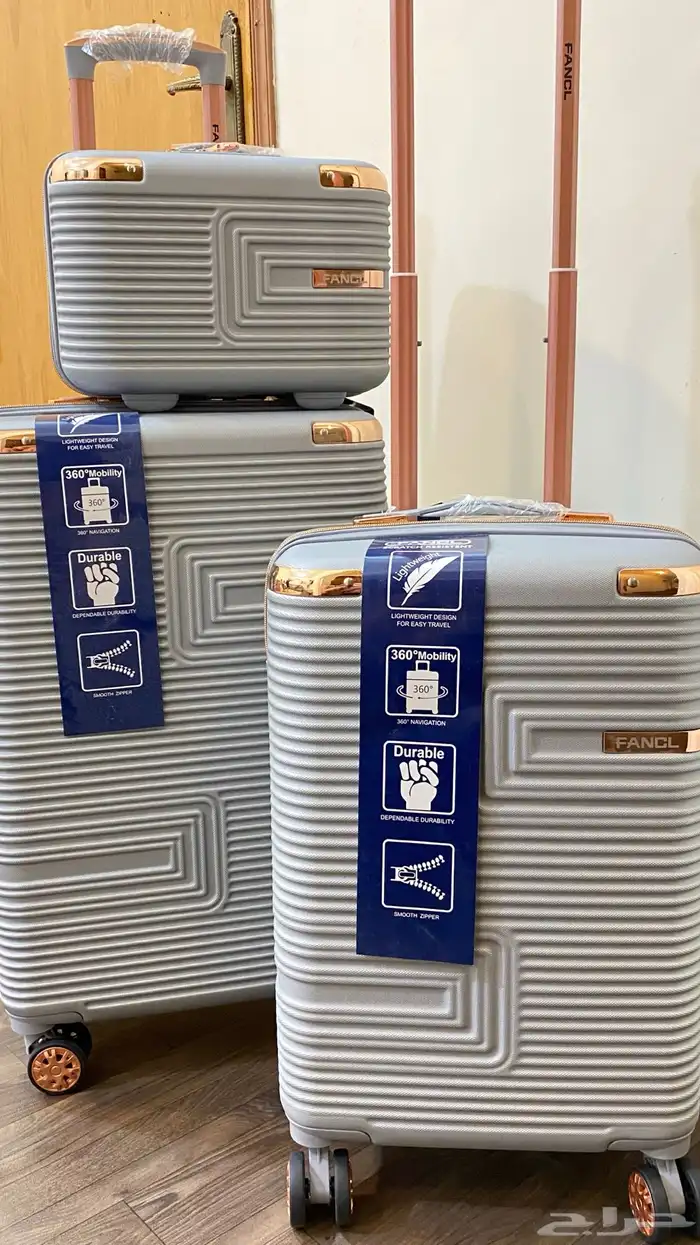 شنط جديدة. ماستخدمت ولا مرا السعر 200 0