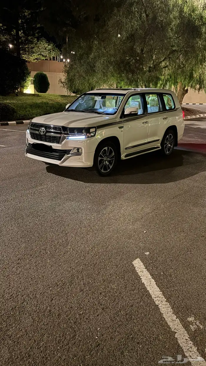 جيب لاند كروزر في اكس ار 0