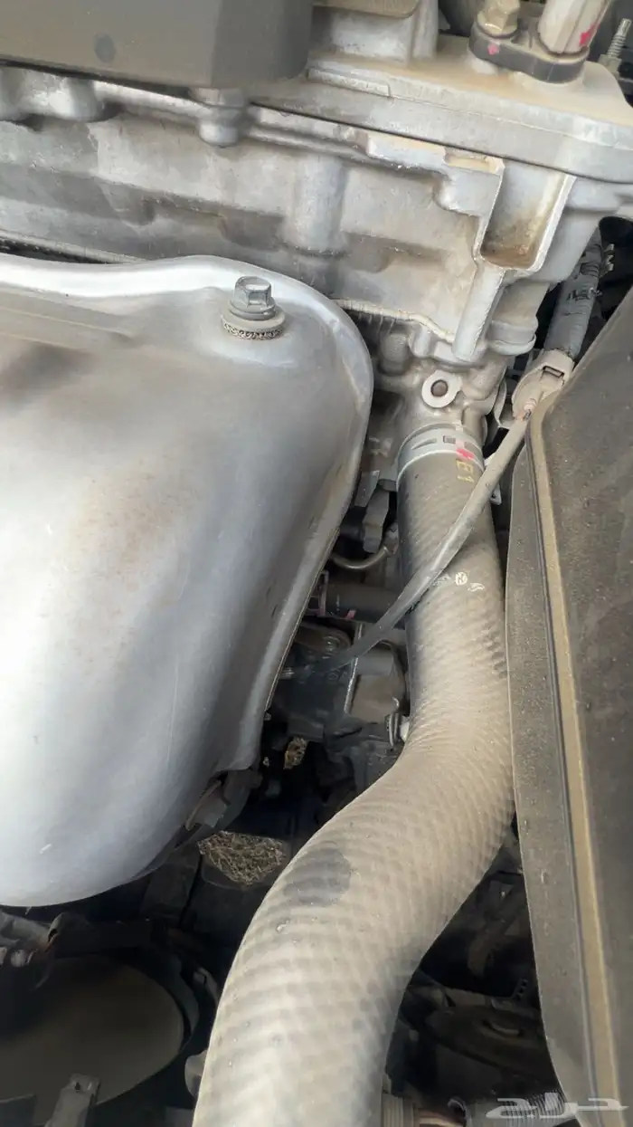 للبيع كامري ممشى قليل لون اسود بلد . 28