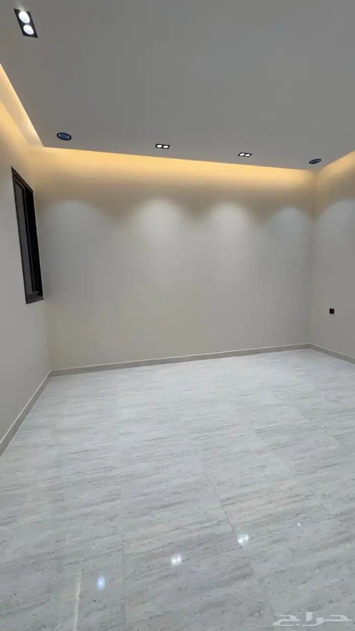 للبيع روف علوى مداخل مستقله مقابل نادي ضمك طريق ابها الخميس 20