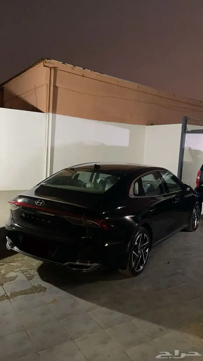 ازيرا 2023 اللون اسود سمارت بلس 3